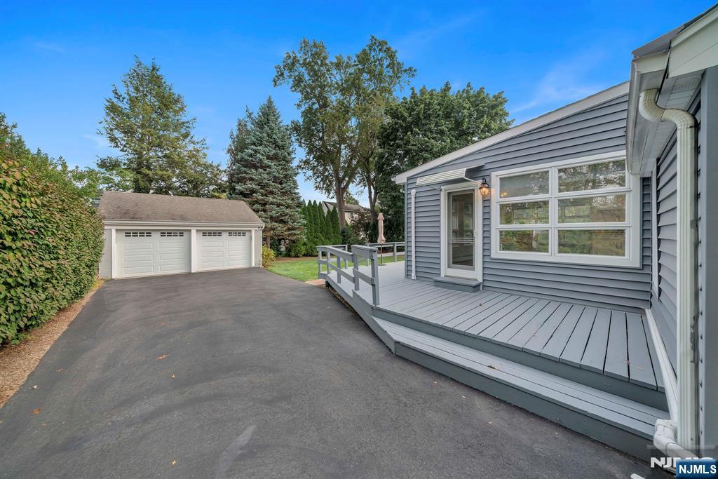 485 Sterling Place
