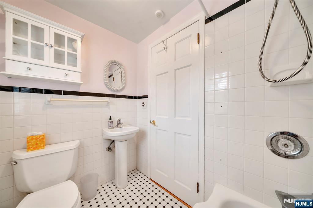 485 Sterling Place