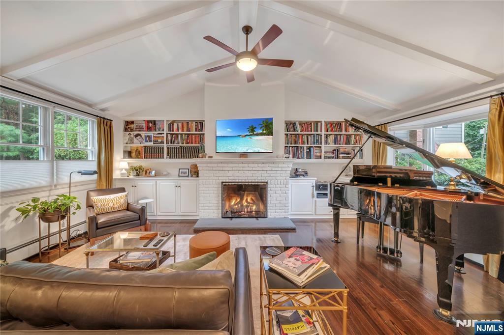 136 Crest Road