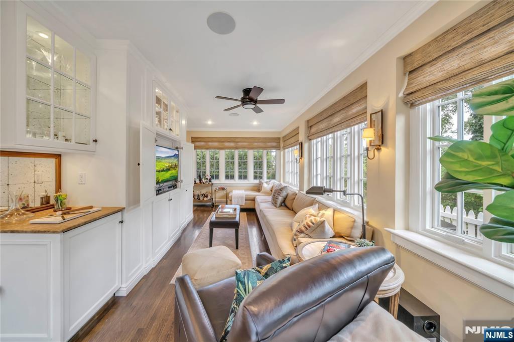 136 Crest Road