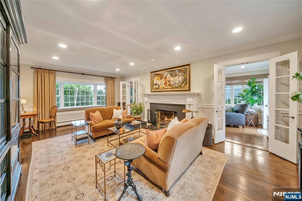 136 Crest Road
