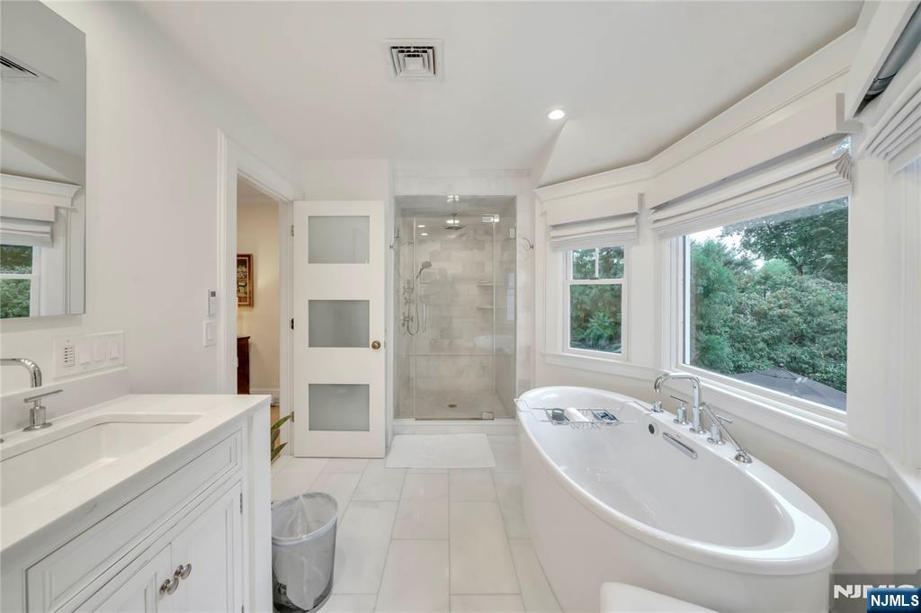 136 Crest Road