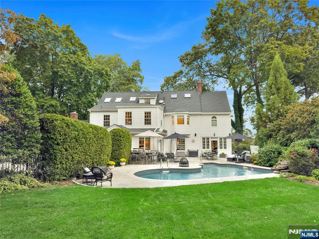 136 Crest Road