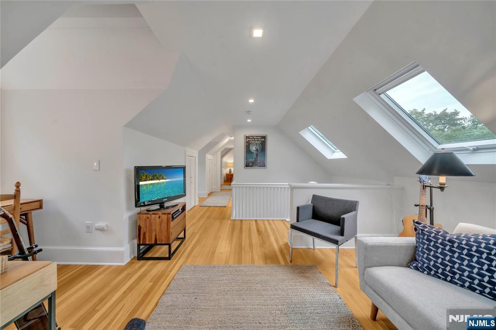 136 Crest Road
