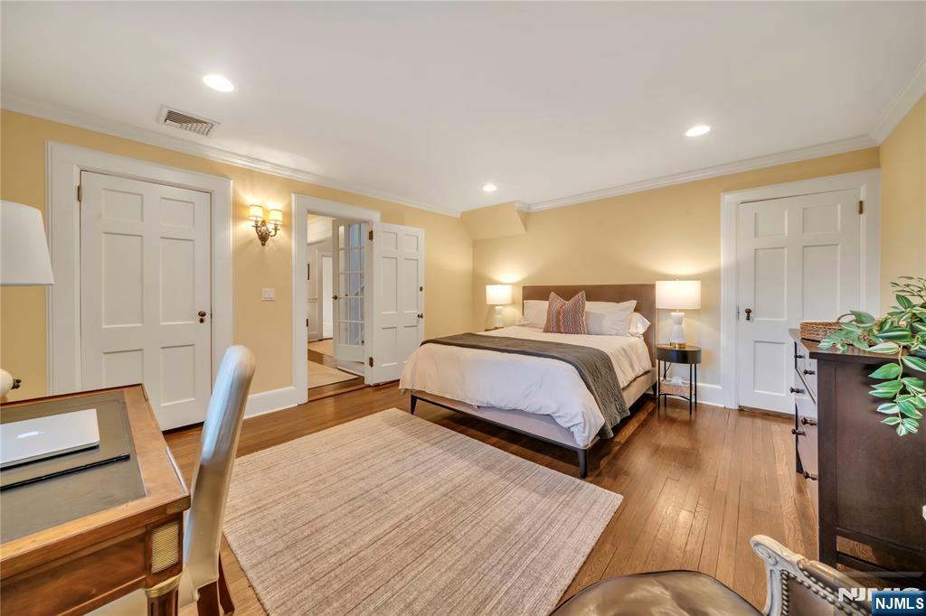 136 Crest Road