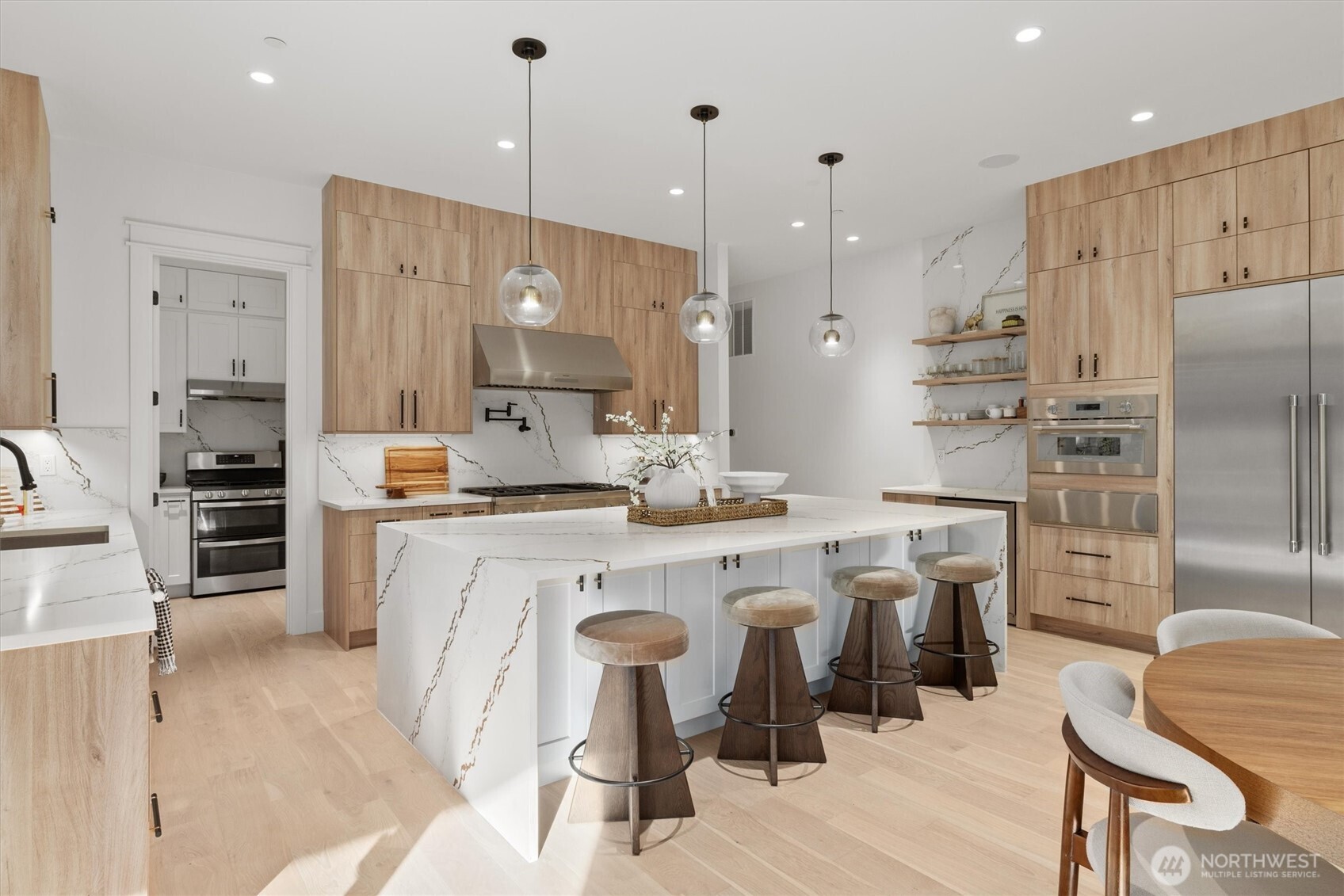 13 XXX Woodinville-Redmond Road