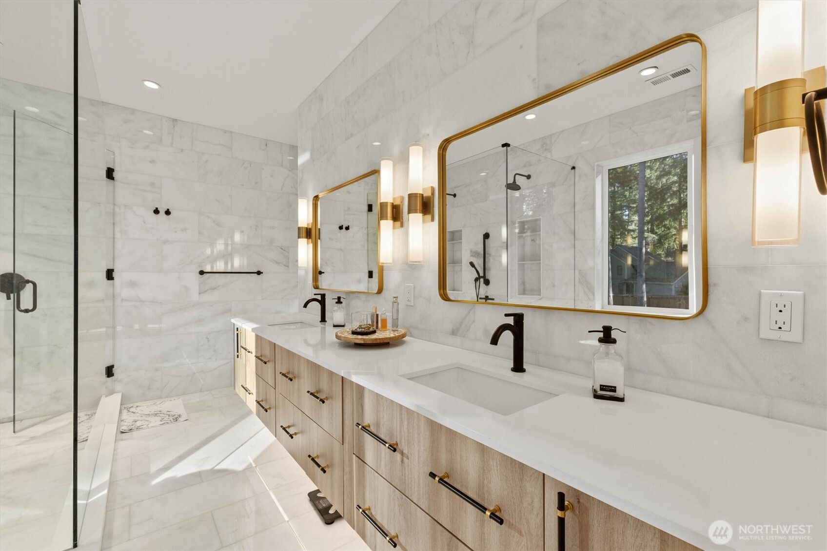 13 XXX Woodinville-Redmond Road