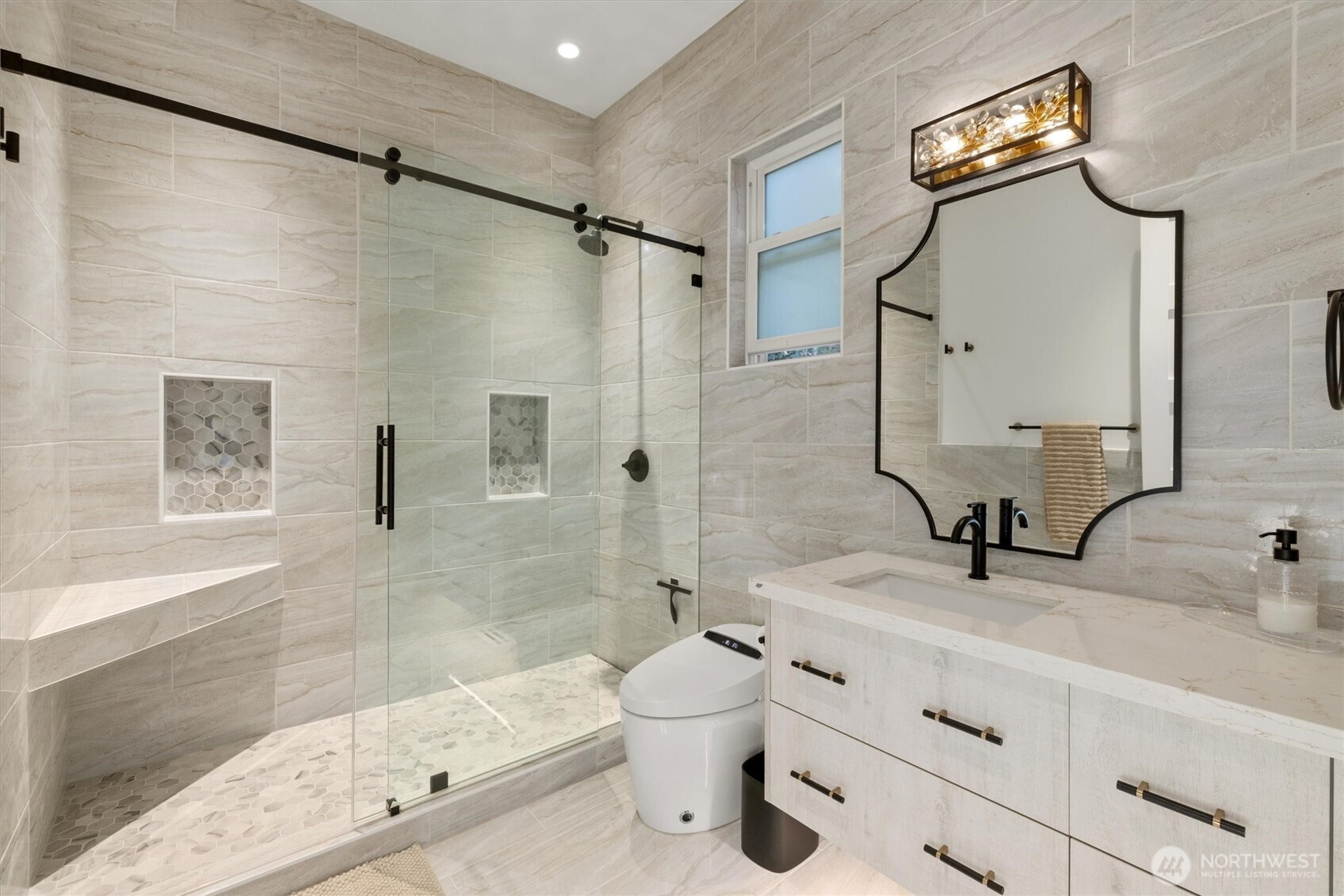 13 XXX Woodinville-Redmond Road