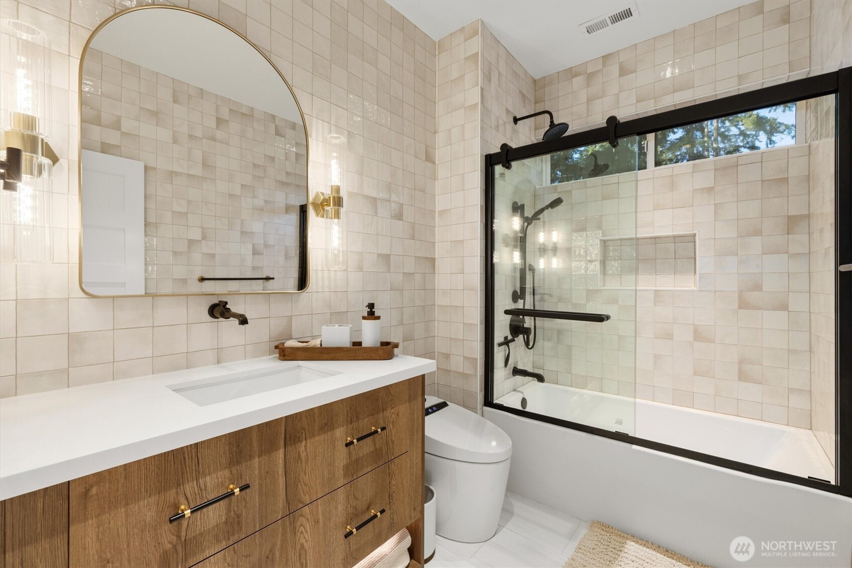 197 B 242nd Avenue NE