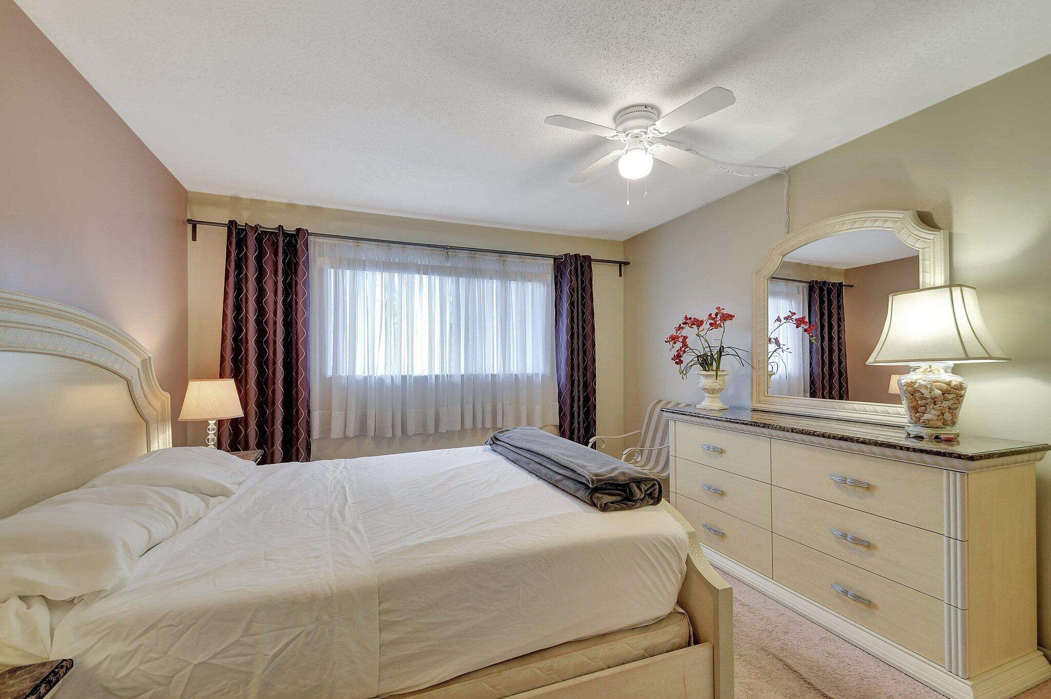 1430 S Lakeside Drive 16