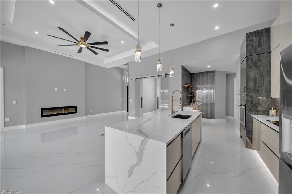 1125 SW 11th CT