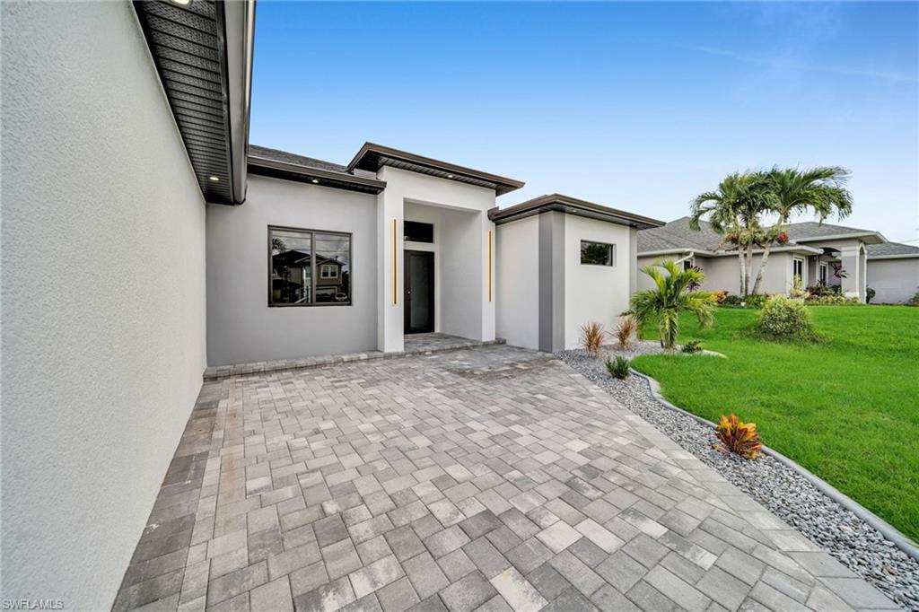 1125 SW 11th CT