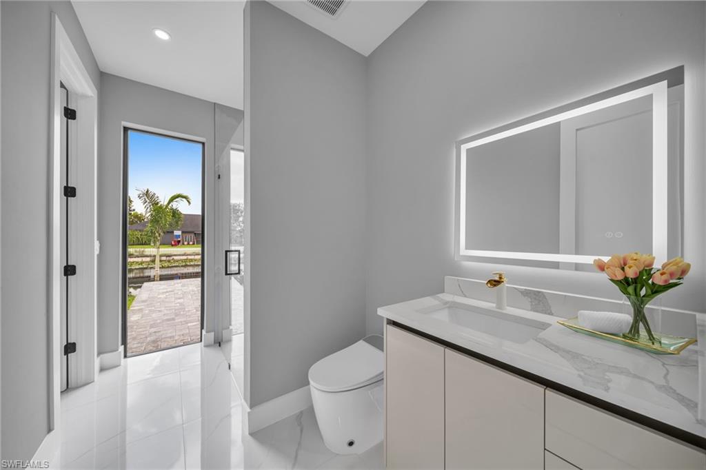 1125 SW 11th CT