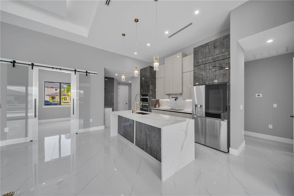 1125 SW 11th CT