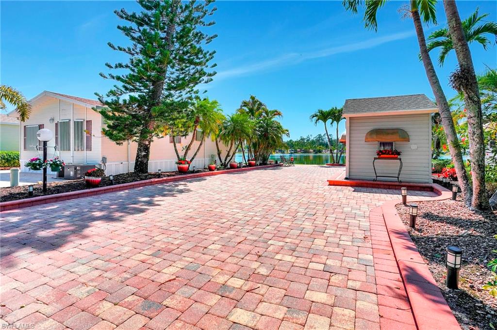 2117 Crystal Lake DR