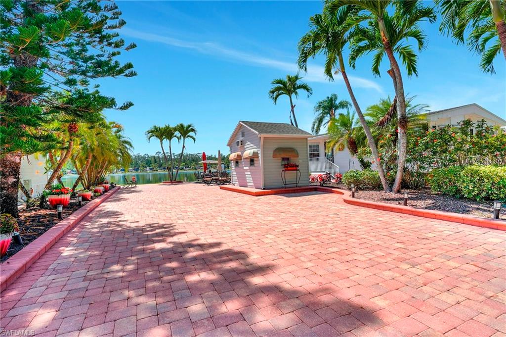 2117 Crystal Lake DR