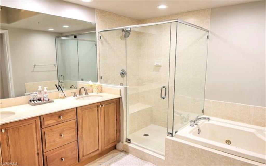 2738 Tiburon BLVD E # 104 Unit: B-104