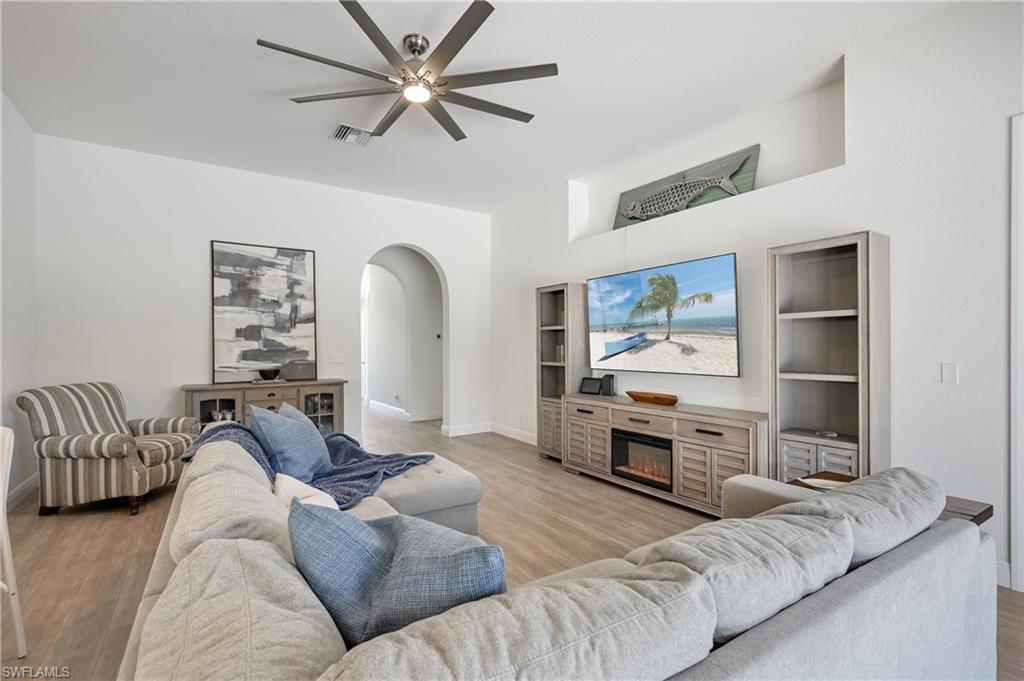 9121 Quartz LN