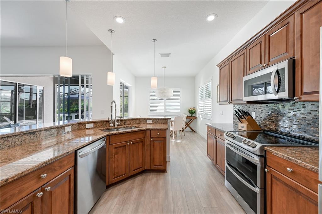 9121 Quartz LN