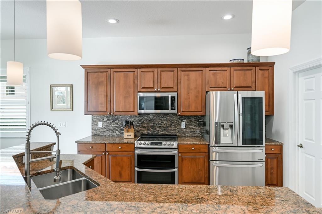 9121 Quartz LN