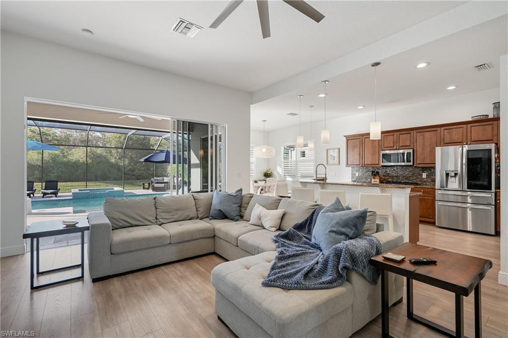 9121 Quartz LN