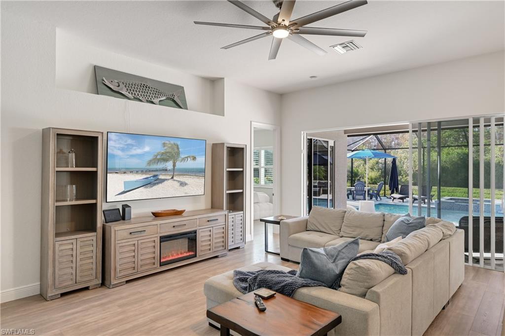 9121 Quartz LN