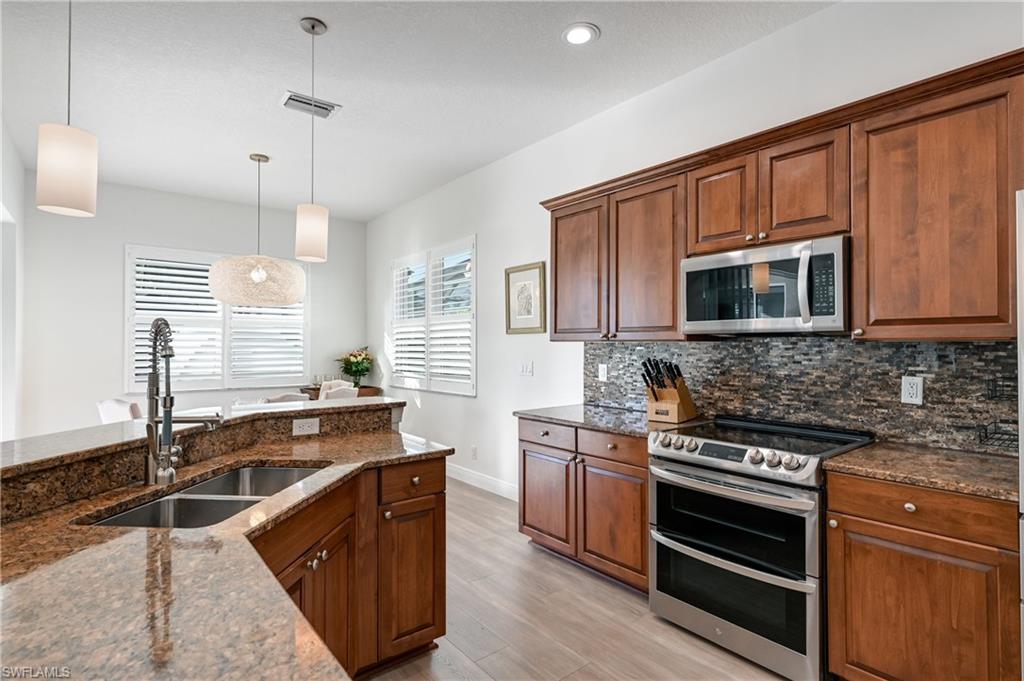 9121 Quartz LN
