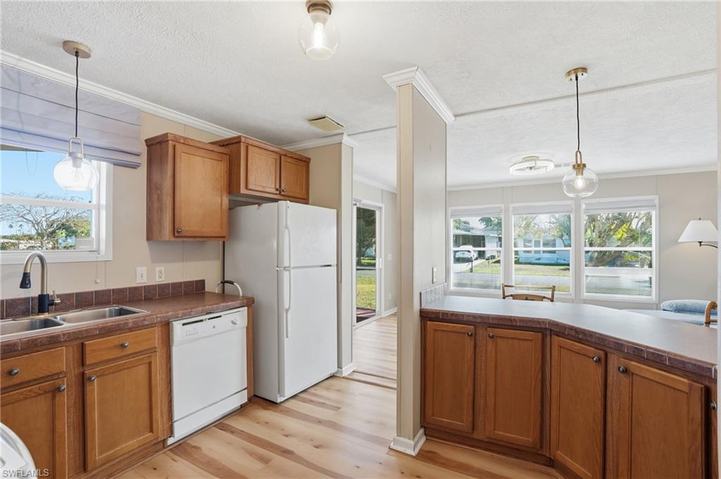 524 Menton LN