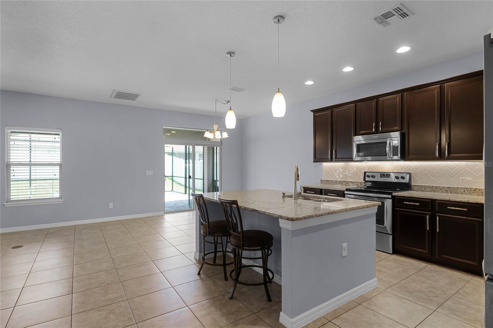 711 SANDY BAR DR