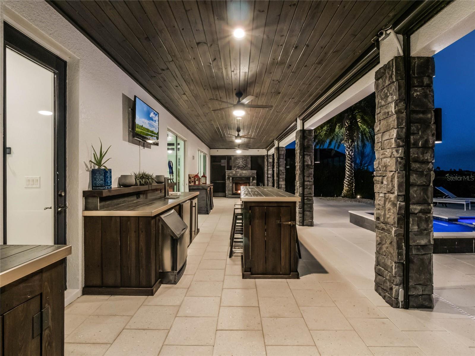 16094 JOHNS LAKE OVERLOOK DR