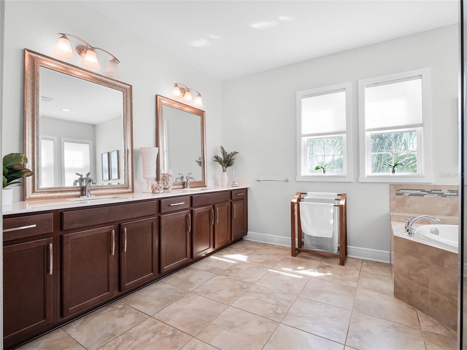 16150 JOHNS LAKE OVERLOOK DR