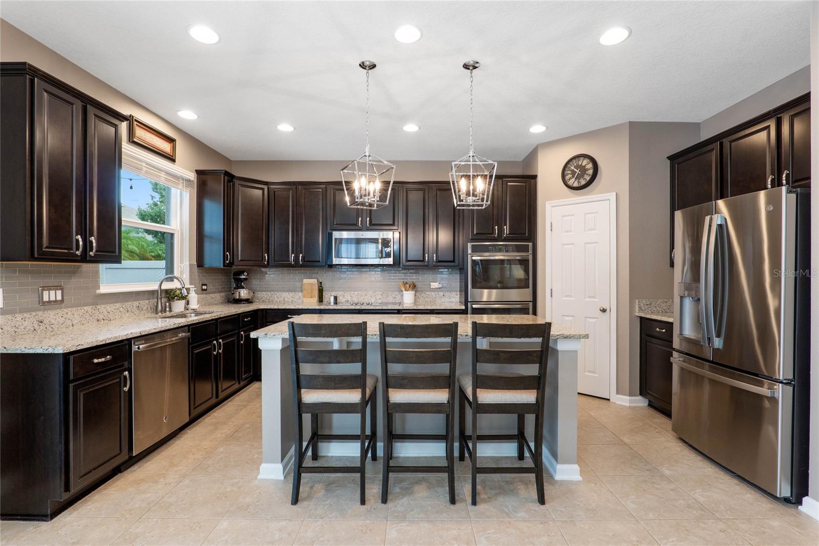 734 SANDY BAR DR