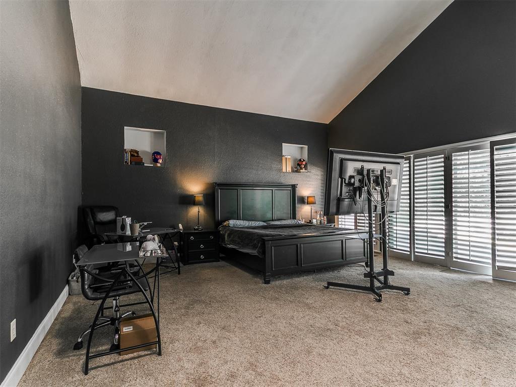 913 Oak Tree Drive