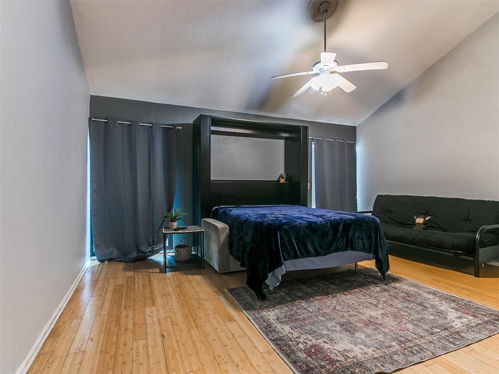 913 Oak Tree Drive