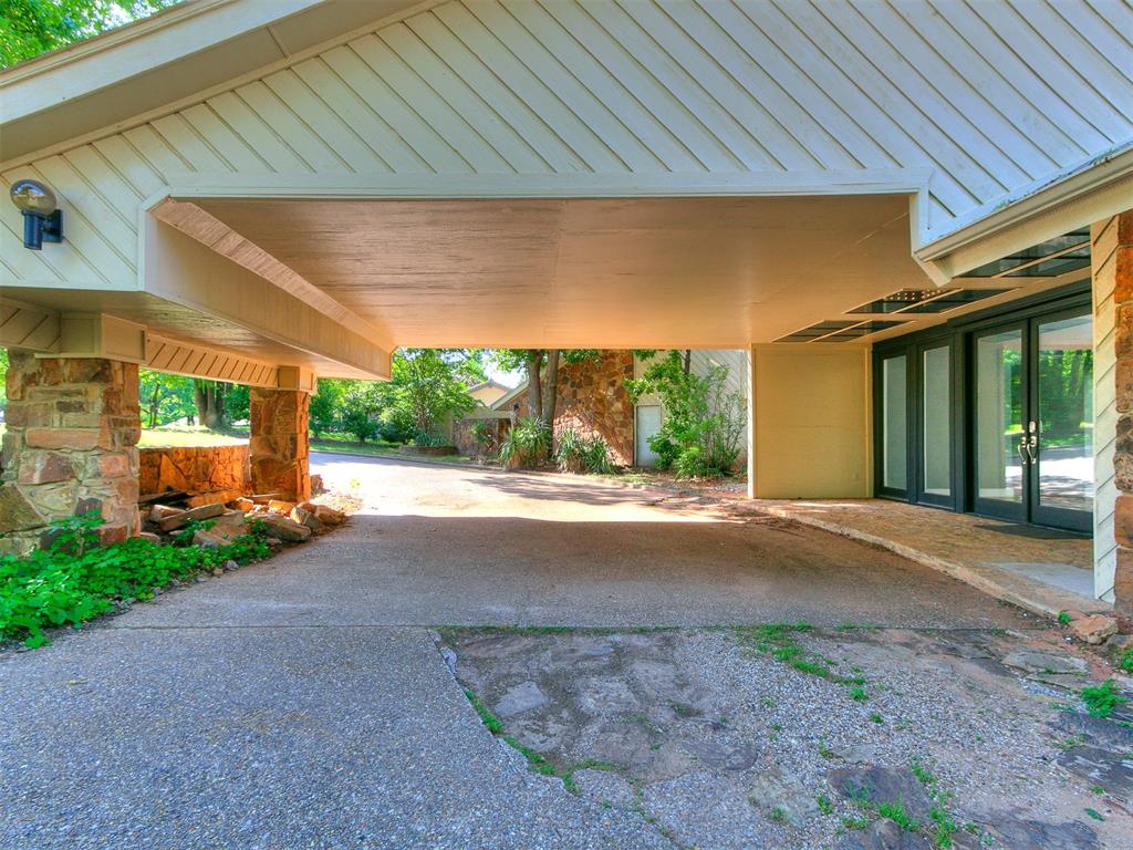 913 Oak Tree Drive