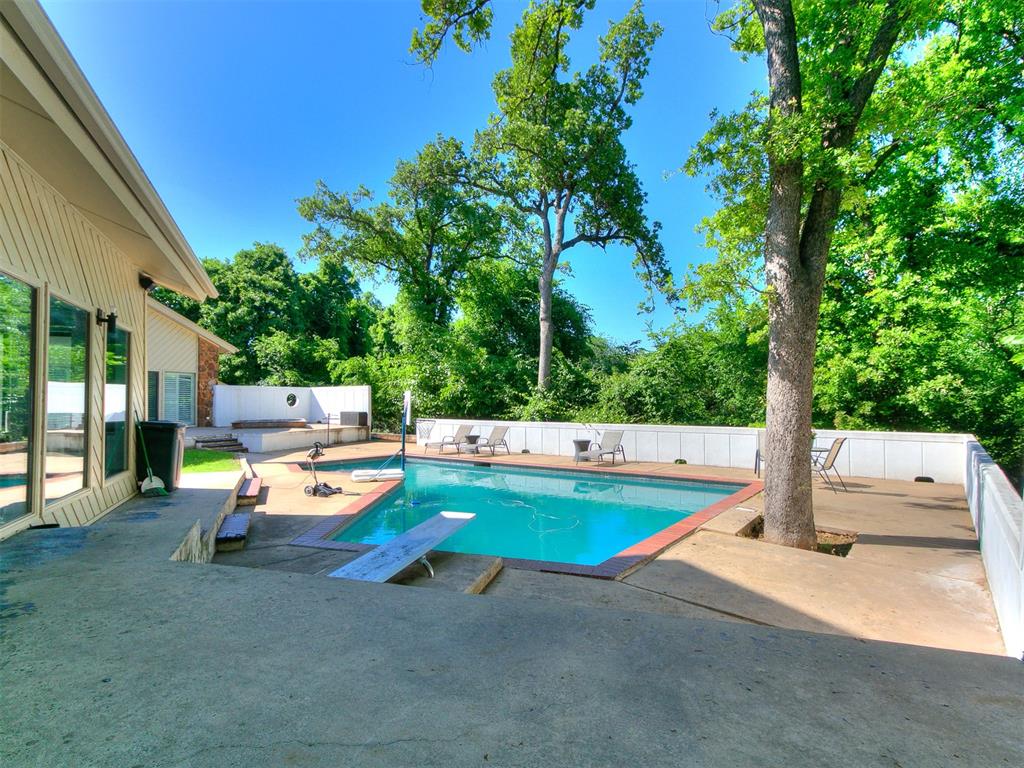 913 Oak Tree Drive