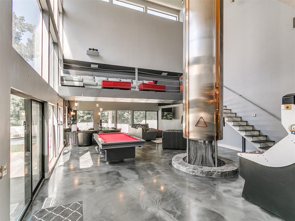 913 Oak Tree Drive