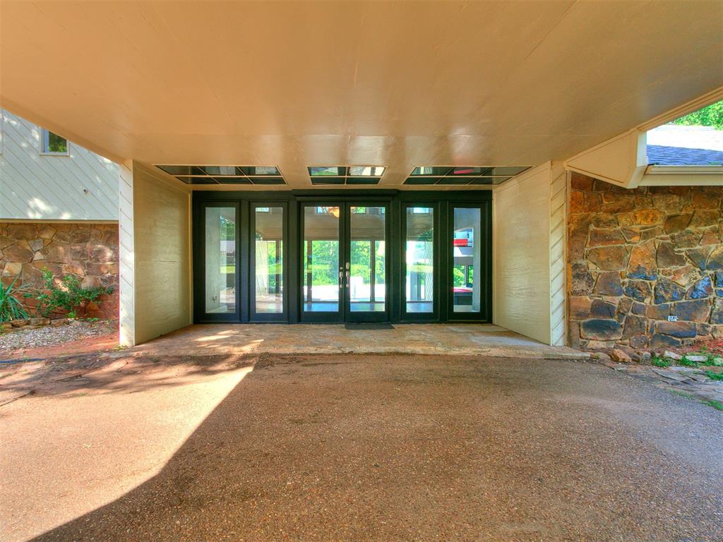 913 Oak Tree Drive