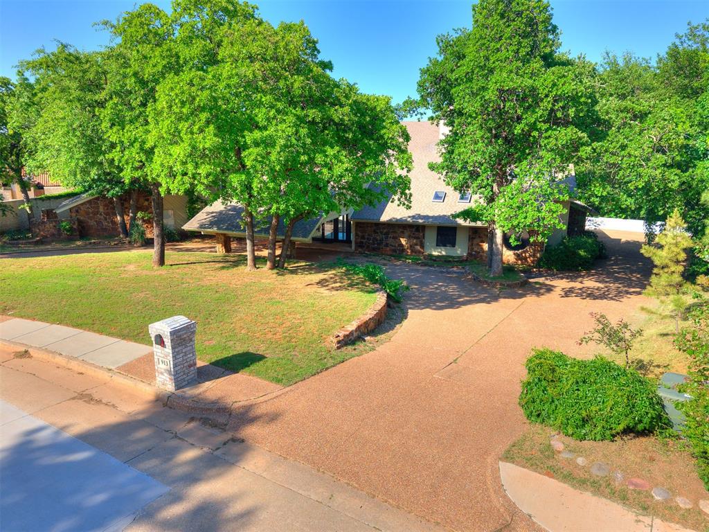 913 Oak Tree Drive