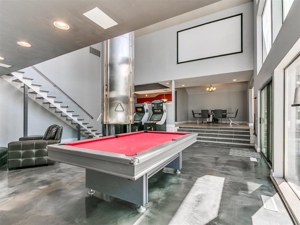 913 Oak Tree Drive
