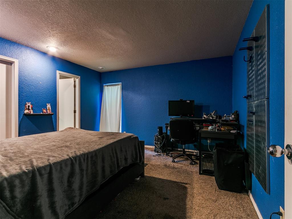 913 Oak Tree Drive