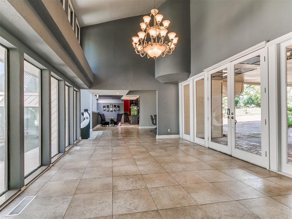 913 Oak Tree Drive