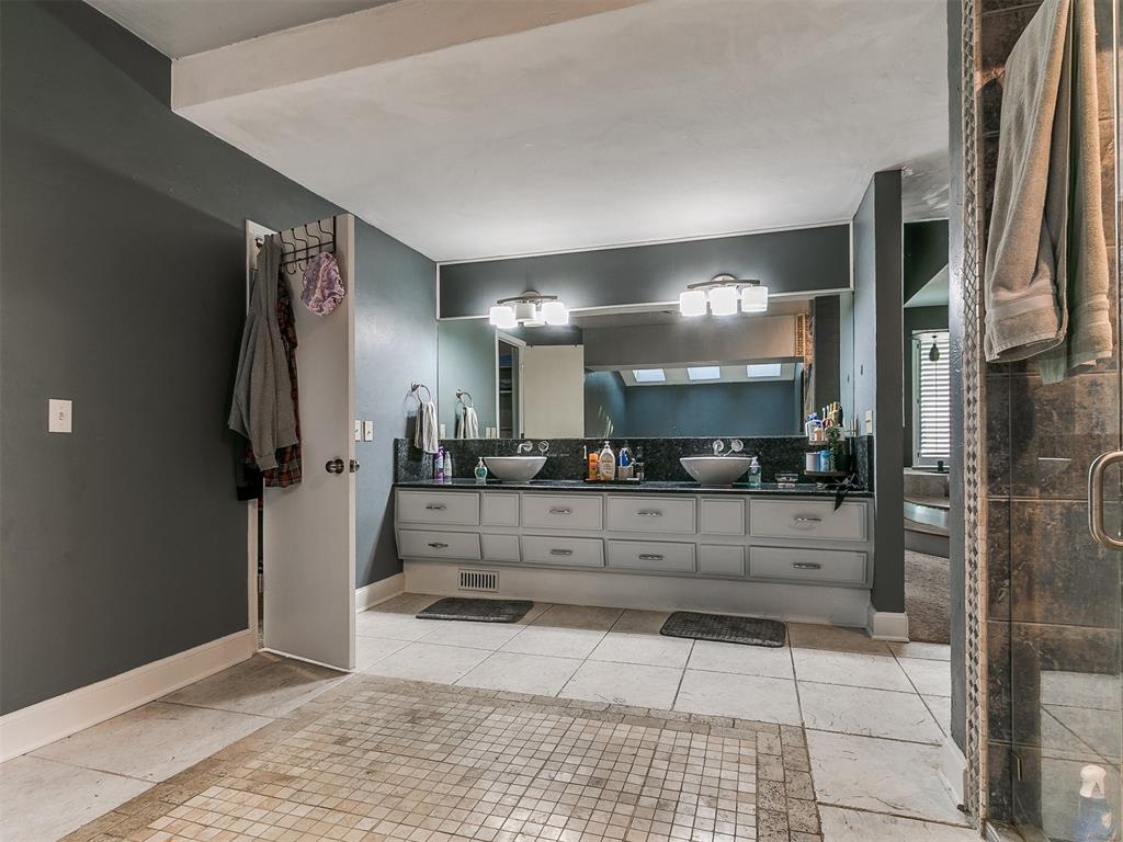 913 Oak Tree Drive
