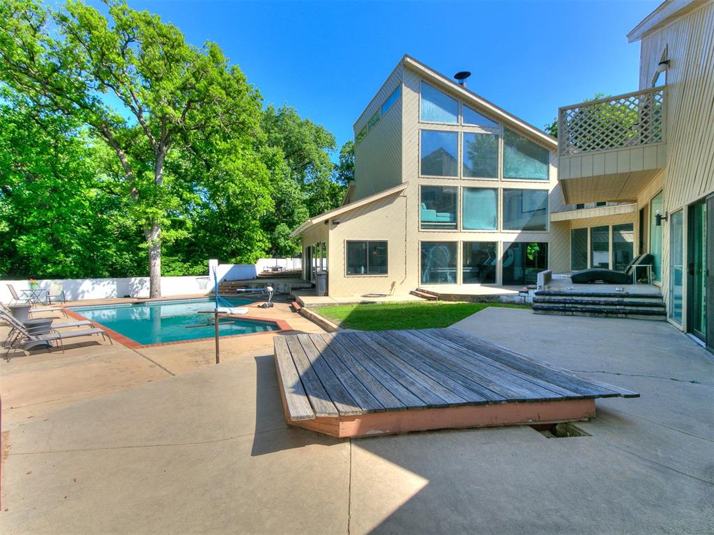 913 Oak Tree Drive