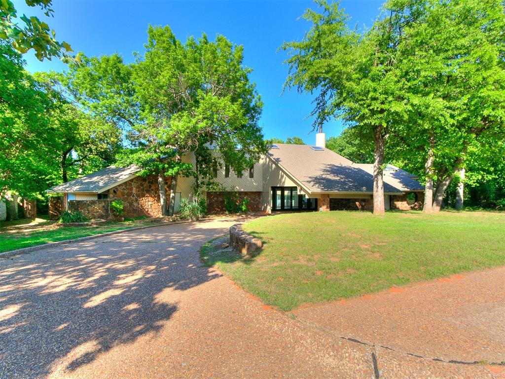 913 Oak Tree Drive