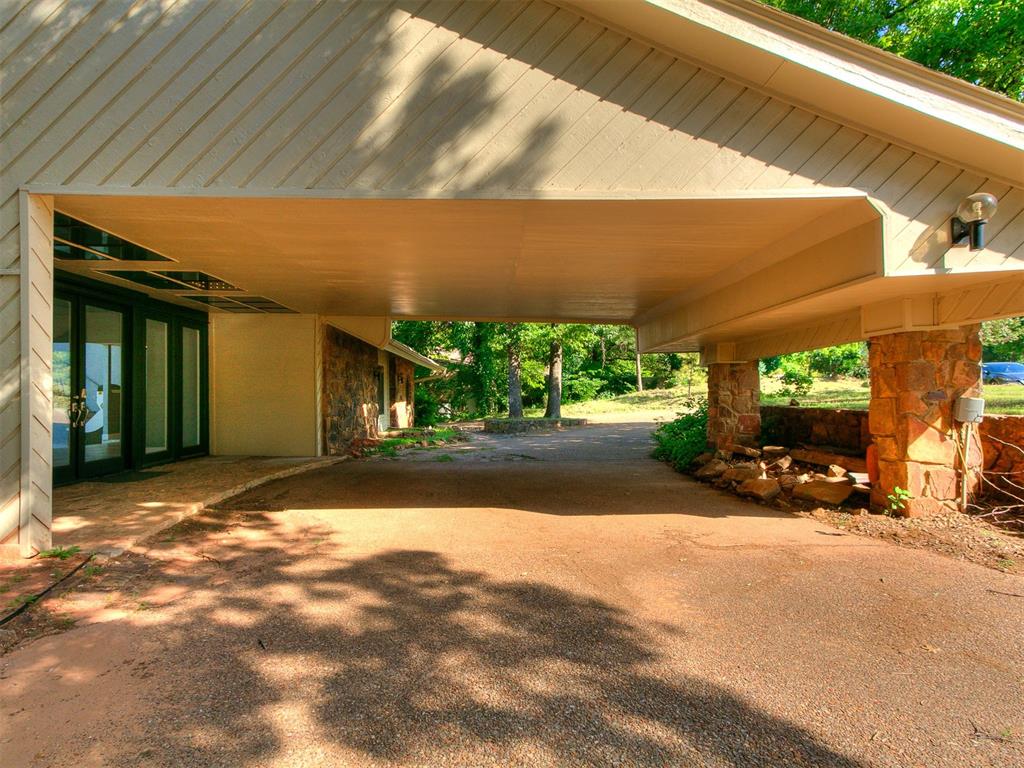 913 Oak Tree Drive