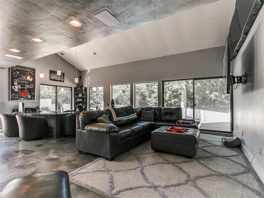 913 Oak Tree Drive