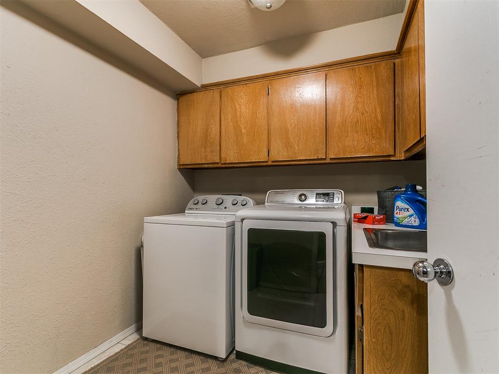 913 Oak Tree Drive