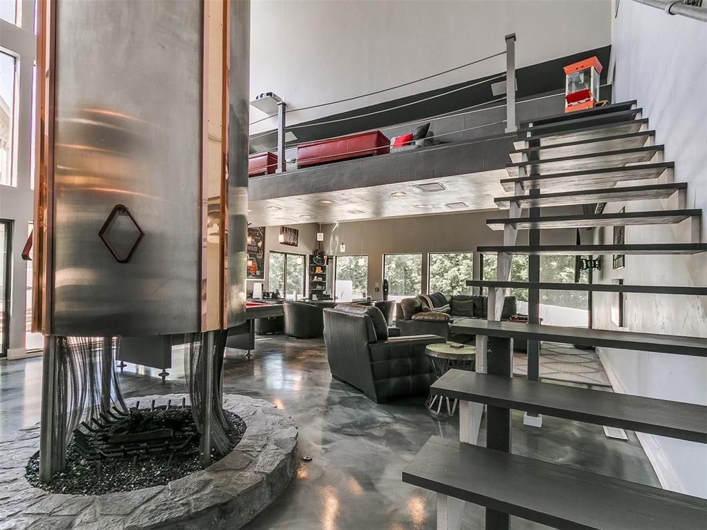 913 Oak Tree Drive