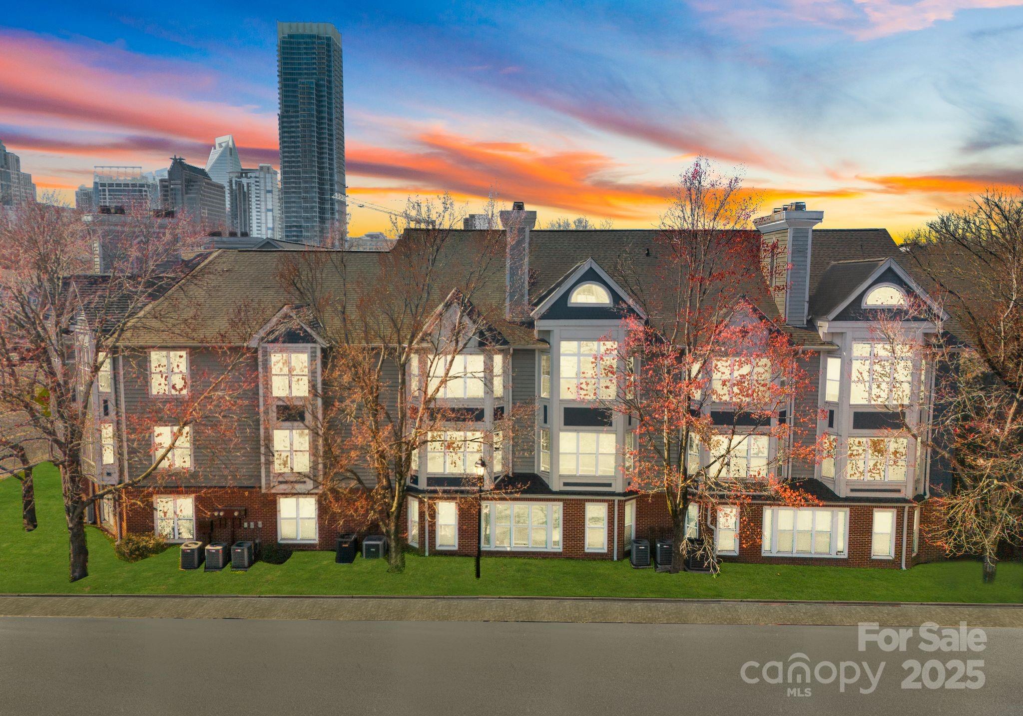529 N Graham Street Unit: 2G
